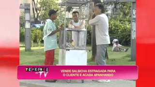 Te Peguei na TV: Cliente come salsicha 'estragada' e tira satisfação com vendedor
