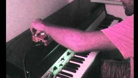 JAM pedals Delay Llama with Rhodes Mark I