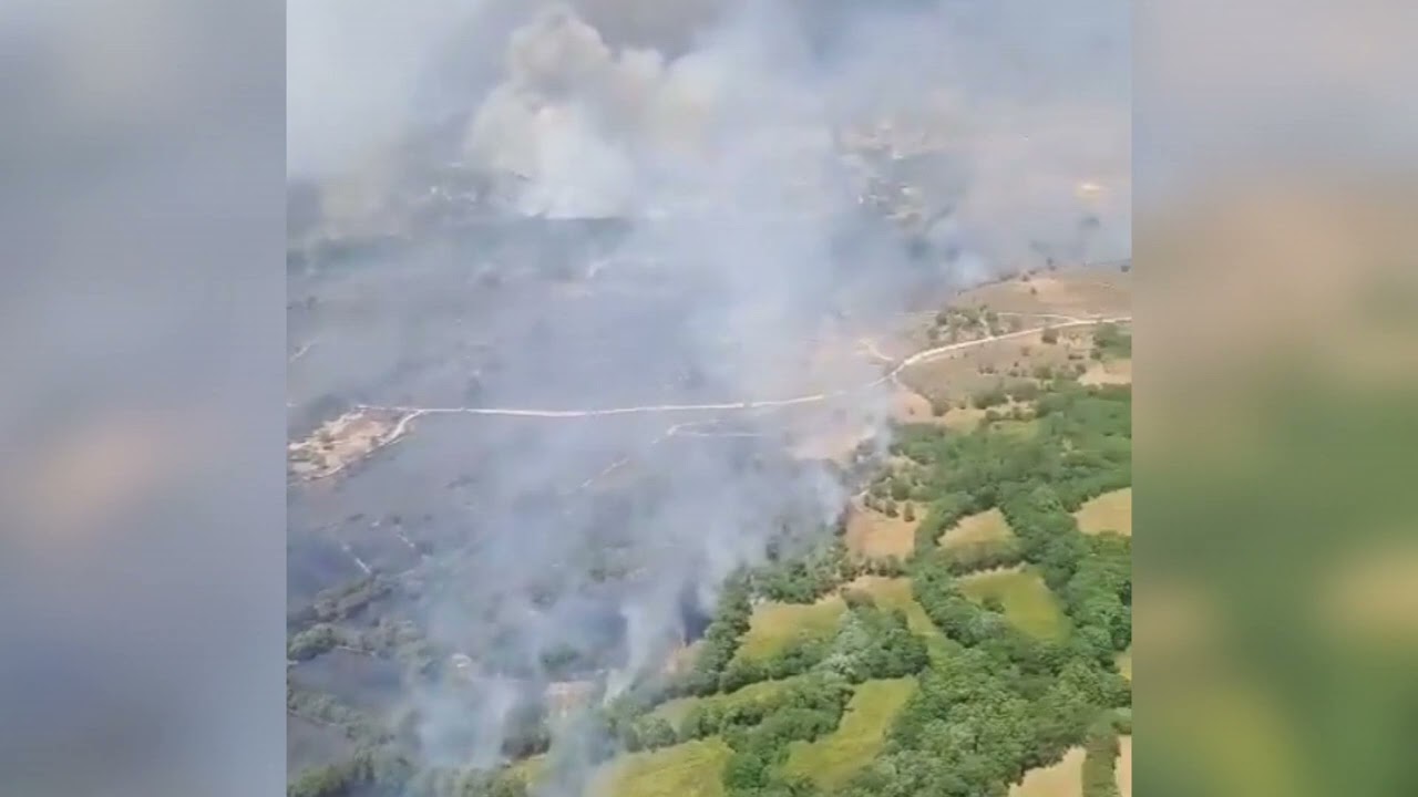 El Ayuntamiento de Navaluenga busca voluntarios para sofocar el voraz incendio que les afecta