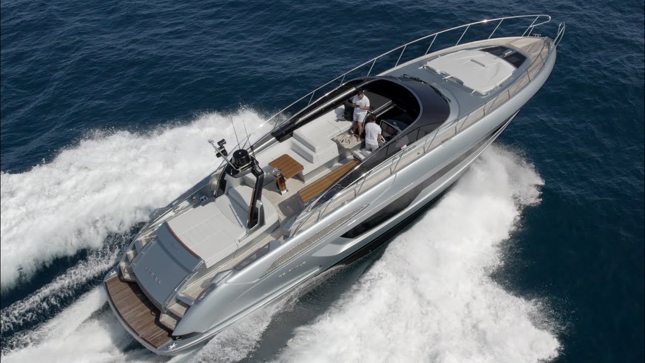 RIVA RIVALE 56- Le bateau parfait pour la Cote d'Azur (ENG subt)