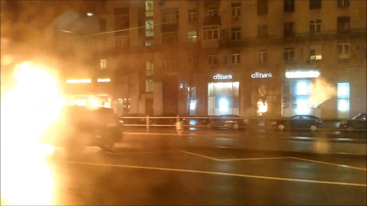 Горит машина на ленинском