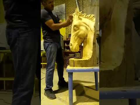 مجسمه اسب چوبی