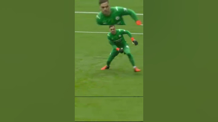 Não Ederson,não é assim!!goleirão do Manchester city erra o tempo de bola e quase leva gol bizarro..