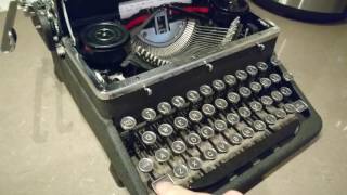 Royal Quiet Deluxe Typewriter Stepped Shift?