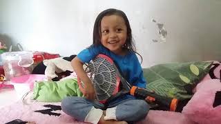 Anak Kecil Lucu  Lipsing Tak Tung Tuang  Raket Nyamuk Jadi Gitar