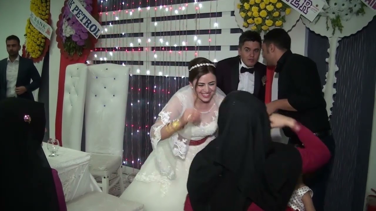 AHMET DÜĞÜN BÖLÜM 3 TAKI TAKMA