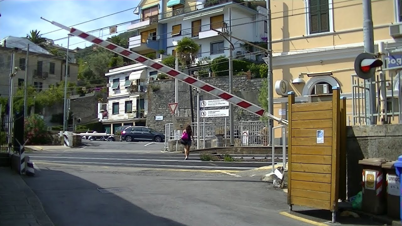 Spoorwegovergang Bogliasco (I) // Railroad crossing // Passaggio a livello