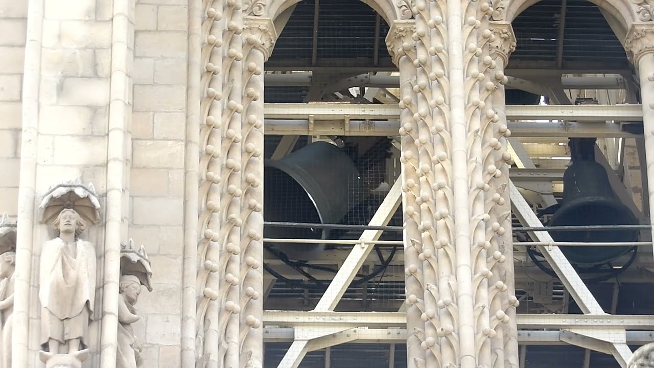 Volteo de tres campanas en la Catedral de Burgos. Novena a la Asunción 2025.