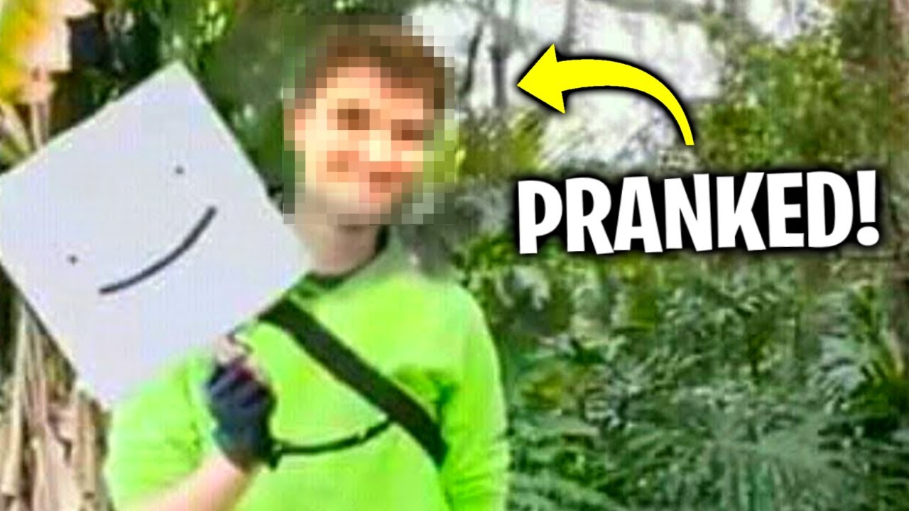 Minecraft star Dream trolls fans with a fake face reveal on Twitter