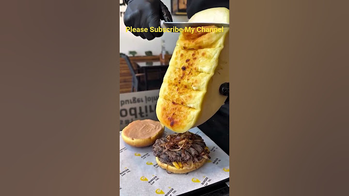 Juicy burger crowned with hot, molten, knife-pulled cheese! #turkishfood #streetfood #burger #chizz