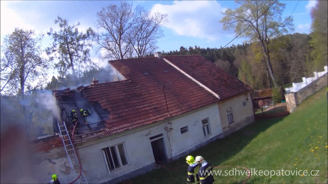 14.4.2017 Hasiči Velké Opatovice - Požár, střecha RD, V.O.