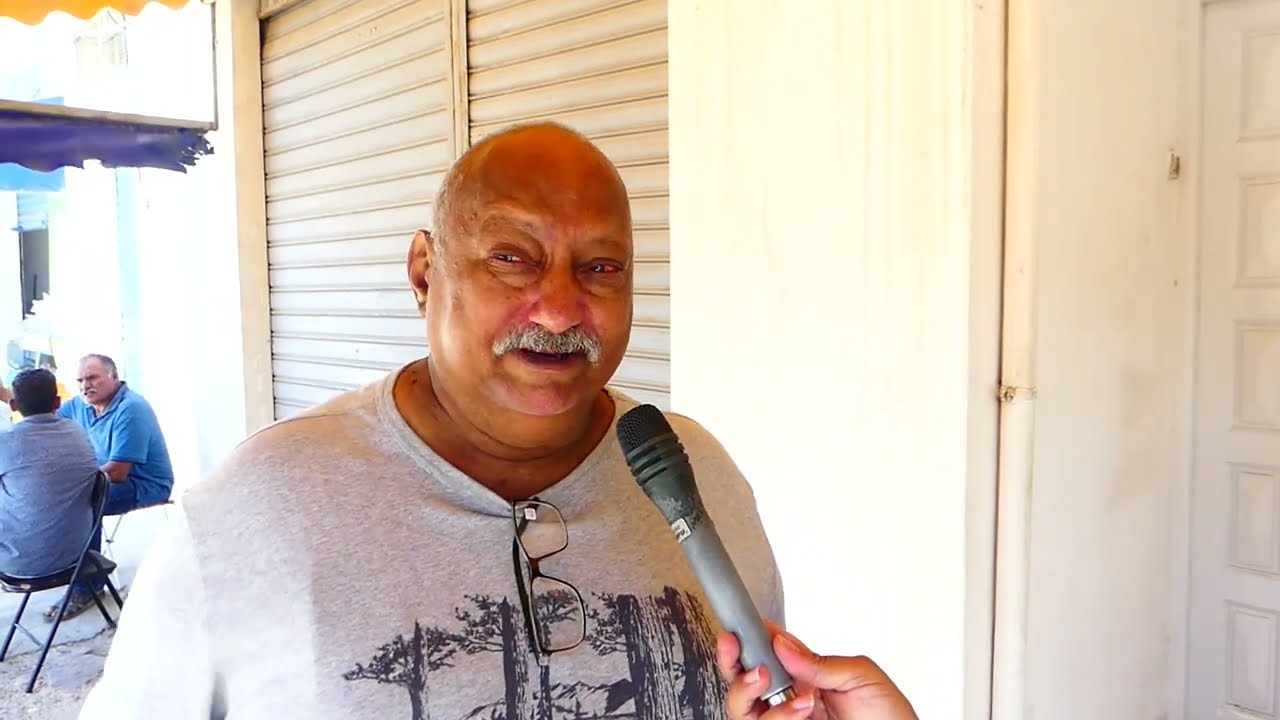 يبكي تعبت من الغربة و زوجتي رفضت ترجع لتونس ،الغربة سرقتني من بلادي ،كان ماجاش العلاج و التقاعد نروح