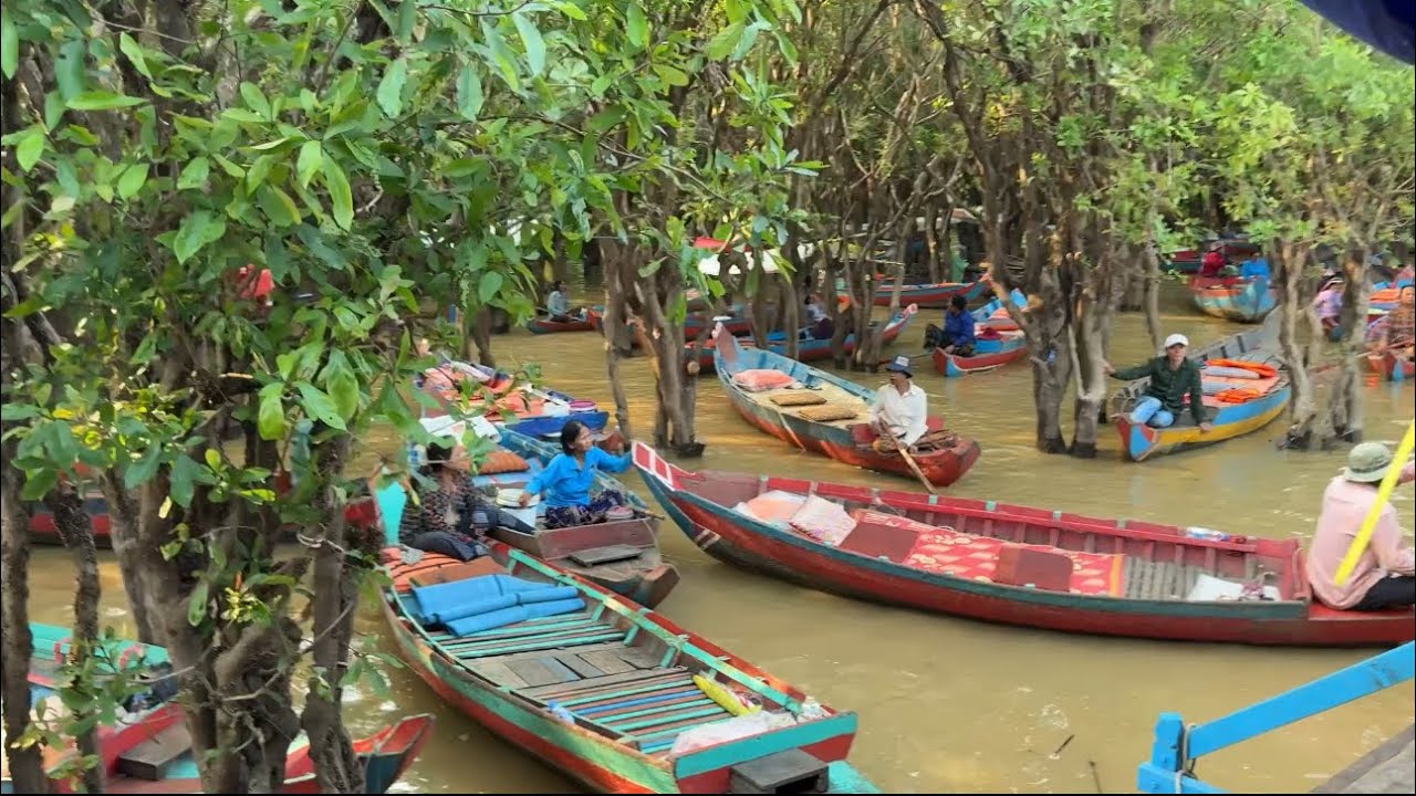កំពង់ភ្លុក ខេត្តសៀមរាប/ Kampong Phluk Village on Tonle Sap Lake in Siem Reap Province, Cambodia 