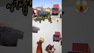 Kecelakaan beruntun truk kontainer, ada yang sampai terbalik #shorts #truck #accidenttruck