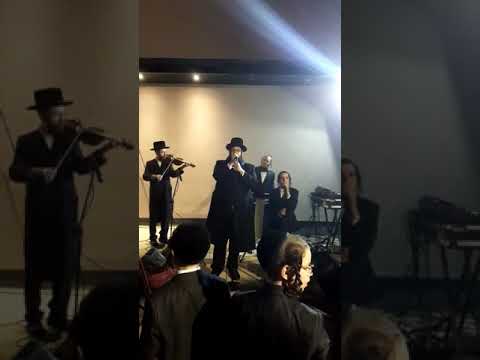 שמילי אונגאר זינגט מיט א קינד-סאלא ביי חתונה | Shmuely Ungar Singing With Child Solo