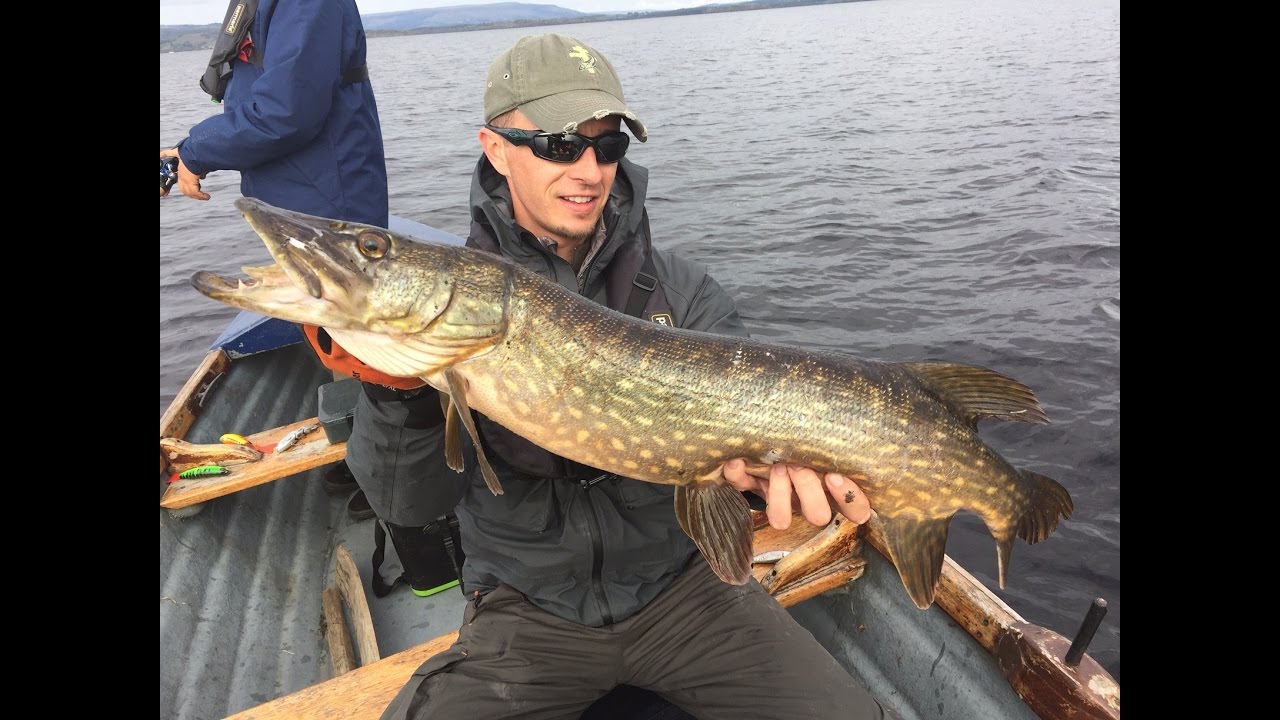 Un brochet peut en cacher un autre !!! YouTube