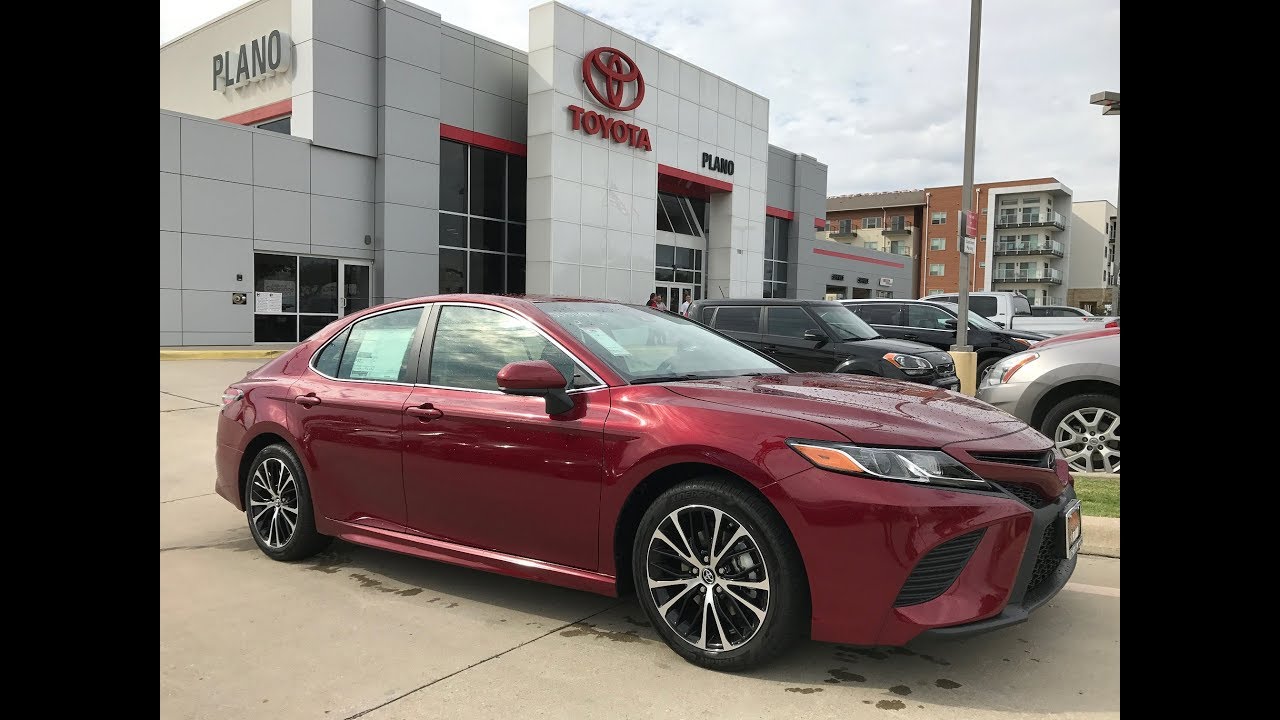 2018 TOYOTA Camry SE in Ruby Flare with Black interior - YouTube