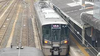 227系がJR王寺駅を発車する所の動画