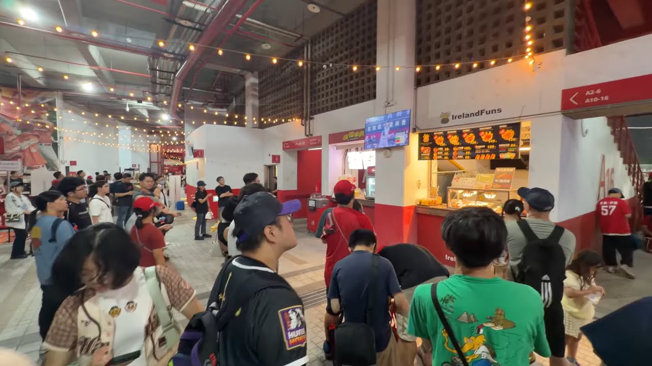 比賽中下雨 避雨球迷 2026.8.30 CPBL中華職棒37年 台北天母棒球場 台鋼雄鷹 vs 味全龍 比賽中下雨 避雨球迷 縮圖