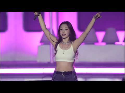 Right Hand Girl Take Down Fancy Queen Of Hearts Moonlight Sunrise 20250803 Lollapalooza Twice