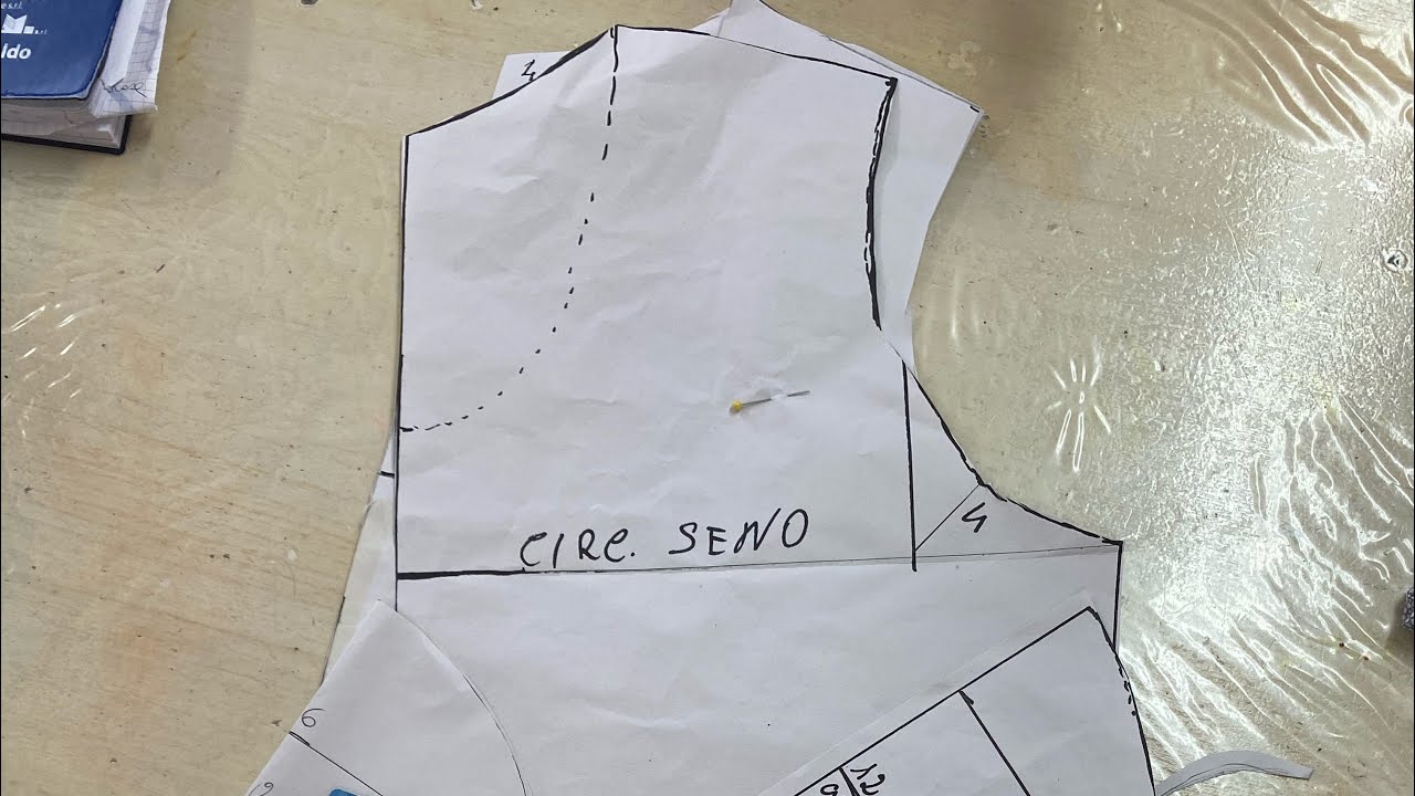 Modello del corpetto base e manica corta.Il baule della nonna.