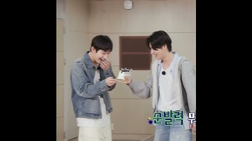 jake’s fast reflexes never fail to amaze me #enhypen #heeseung #jake #sunoo