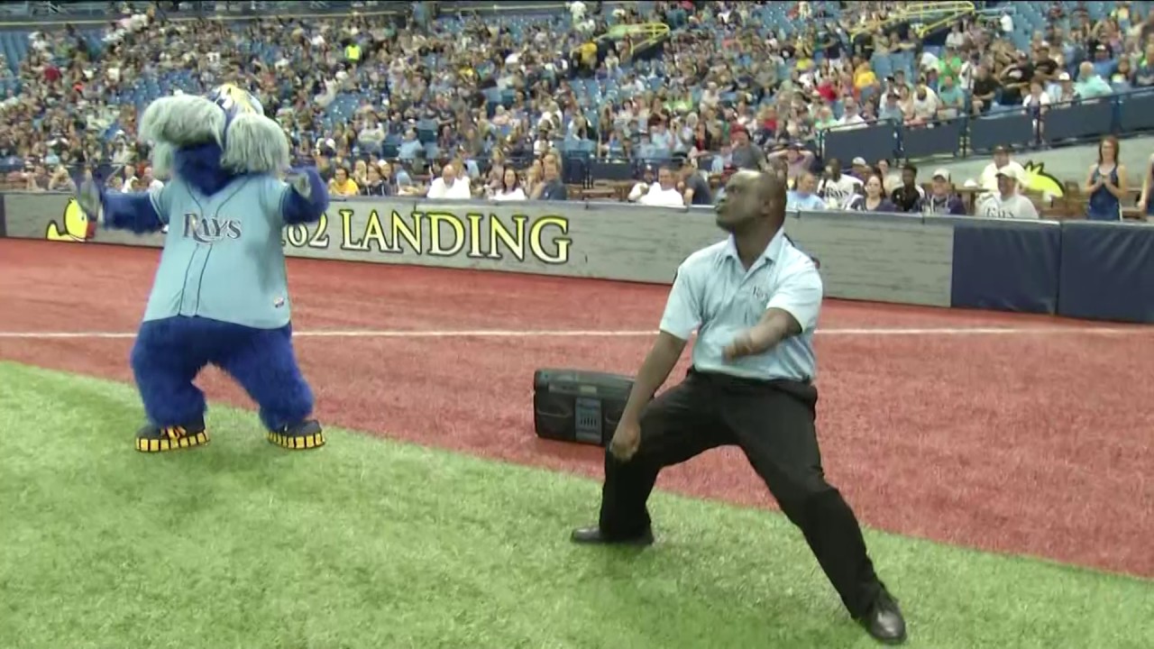 Video: Houston Astros mascot strips, gets crash-tackled by other mascots