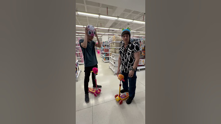 ¿Que tal mi amigo nuevo? 😂 #infantil #inmaduro #centrocomercial #comedia #amigos