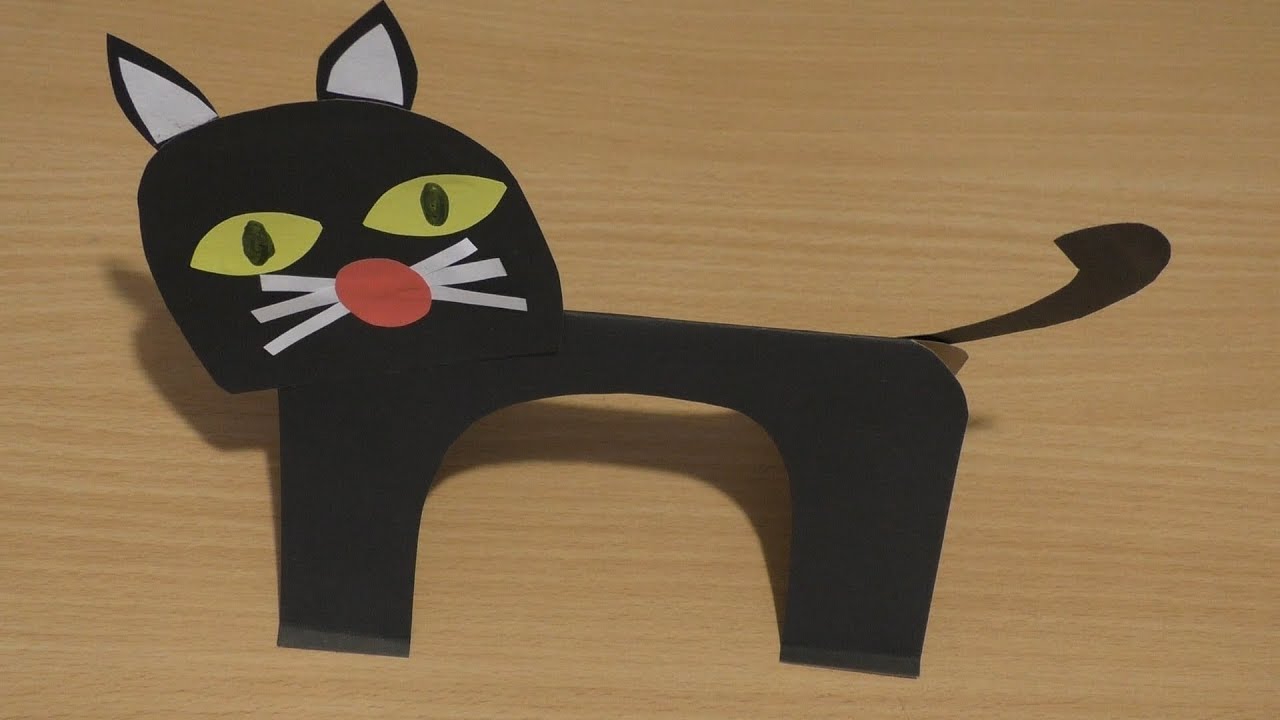 На полоске черного картона с помощью. Кот из картона. Поделки из черного картона. Котенок из картона. Черный кот из картона.