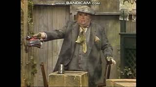 Clic Sesame Street - Grouch Auction Oscar And Slimey 7 Torn Newspapers 1987