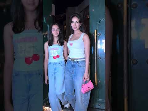 Look who got spotted: Mirzapur Ki Raani #SonalChauhan papped in Bandra 🔥