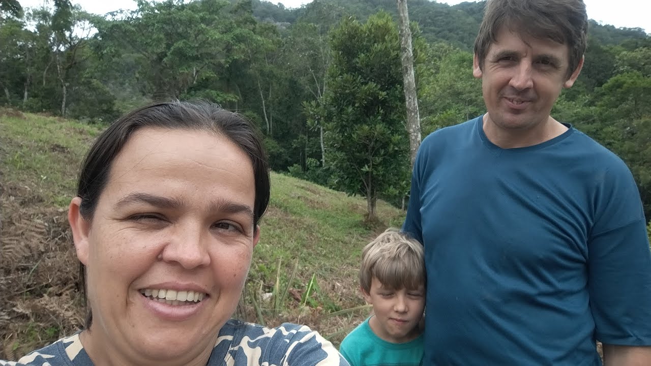 Conhecendo um pouco mais do nosso sítio, uma lagoa no meio do mato logo nossa casa saí 