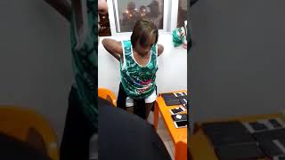 SHUHUDIA MWANAMKE MWIZI HATARI ZAIDI DUNIANI SHUHUDIA MWANAMKE MWIZI HATARI ZAIDI DUNIANI