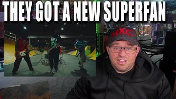 TOTALLY HERE FOR THIS!  The Paradox - Do Me Like That (Official Visualizer) REACTION!