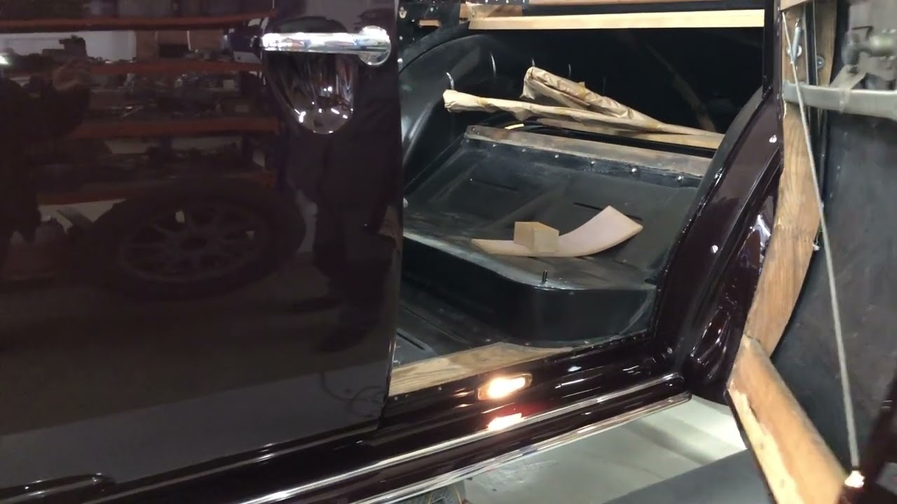 Opel Admiral (Bj.1938). Подсветка подножки.