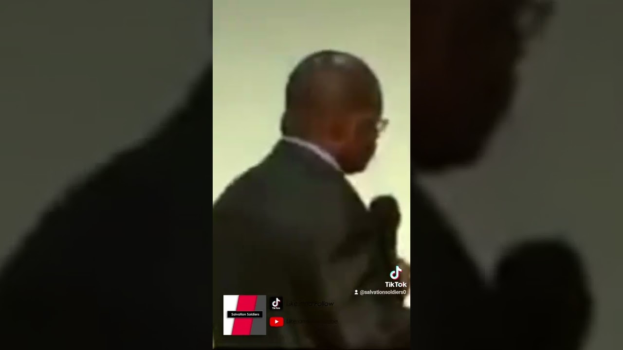 Dr SD Gumbi singing Uyini Umuntu