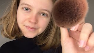 囁き声ASMR -顔をブラシする | 日本語