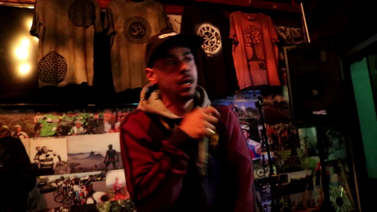 R-Kizi - Show na Bat Caverna - YouTube
