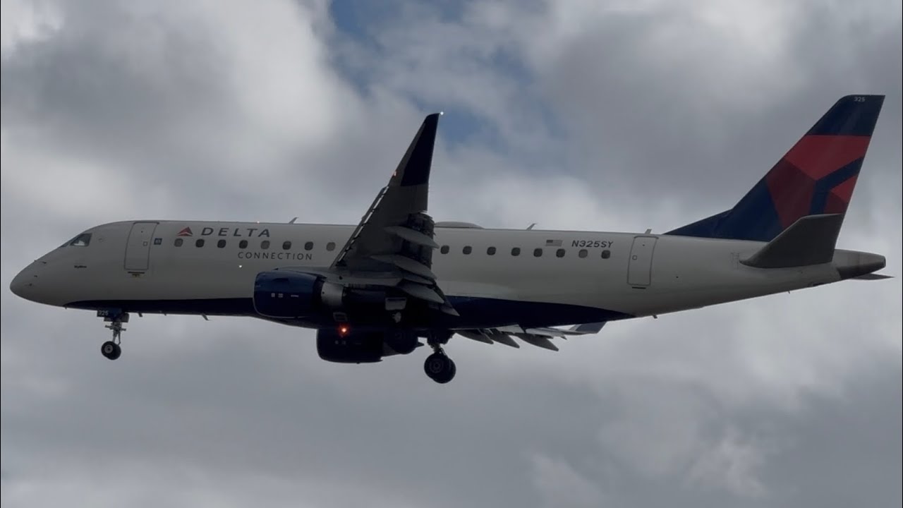 Delta Connection (SkyWest) Embraer E175LR Landing In Idaho Falls [N325SY]