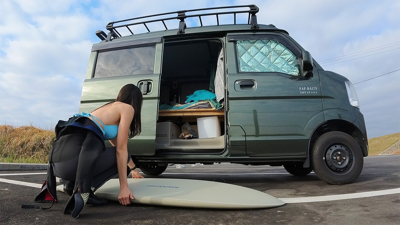 Кемпинг на машине и серфинг на пляже в Японии🇯🇵 | Секретная база на колесах🌊🚗