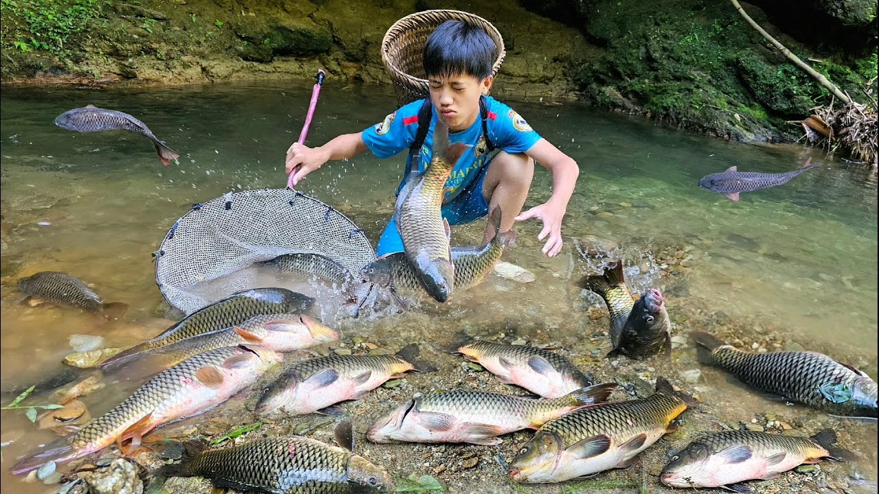 Nam makes traditional fishing baskets, simple but very effective - Catches many big fish to sell