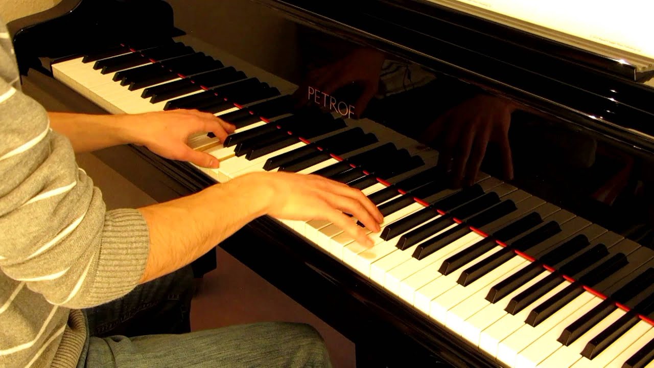 Amy Macdonald - "Don't Tell Me That It's Over" played on piano