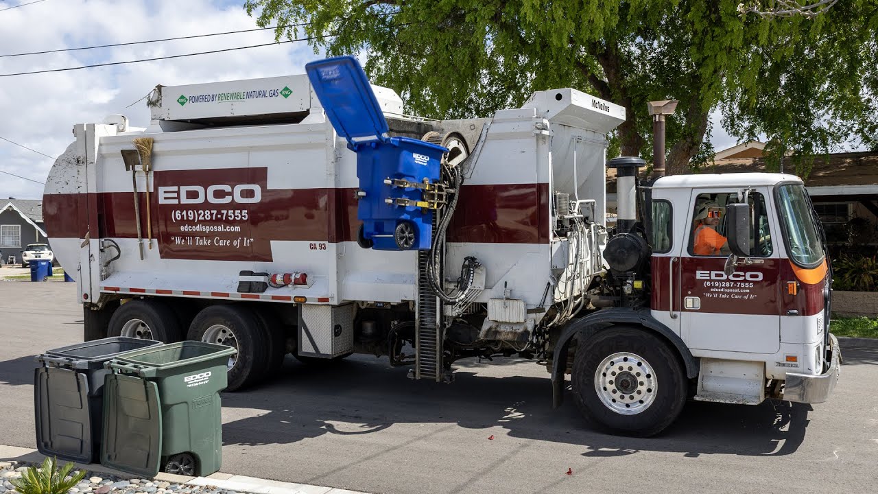 EDCO Autocar ACX McNeilus ZR Garbage Truck Collecting Recycle