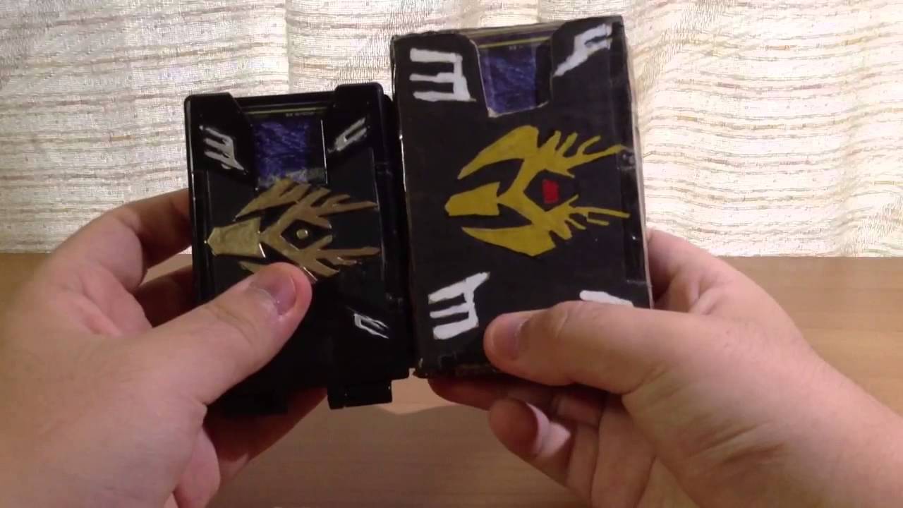 劇中サイズに作ってみた仮面ライダー龍騎のカードデッキ - YouTube