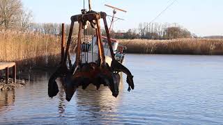 Clean-Up Work In The Shipyard Basin In Wischhafen ...