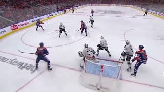 Zach Hyman of the Edmonton Oilers scores a goal vs the Los Angeles Kings Round 1 Game 2 24-04-2024