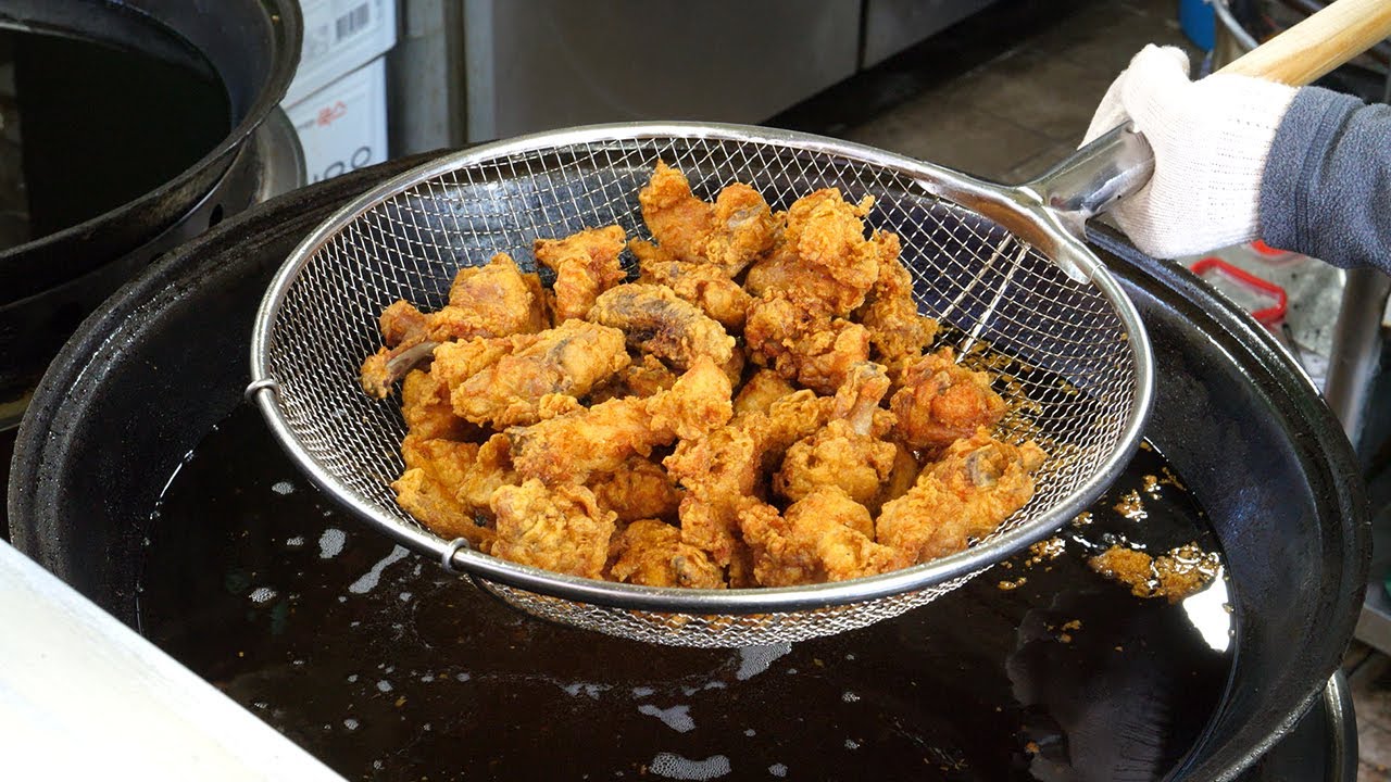 가마솥에 튀겨주는 바삭한 후라이드치킨 / Crispy fried chicken - korean street food