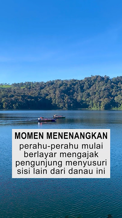 perahu mulai berlayar mengajak pengunjung menyusuri sisi lain dari danau ini #traveling