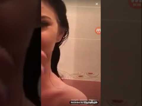 Canlı Yayında Banyo Keyfi