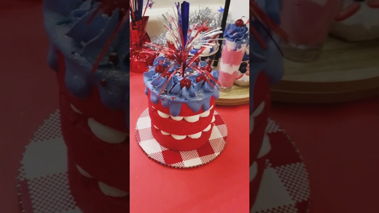 Let’s Fake Bake a mini tiered patriotic cake! 